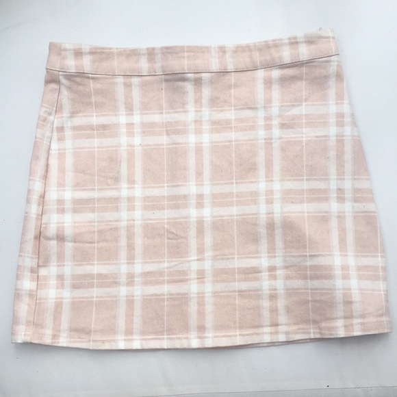 Plaid pink mini skirt - Picture 2 of 4